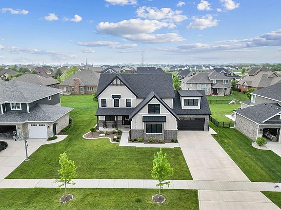 5th image of 10376 Silver Maple Dr