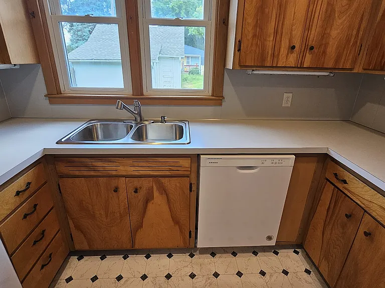 3302 Vinton St — Photo 8