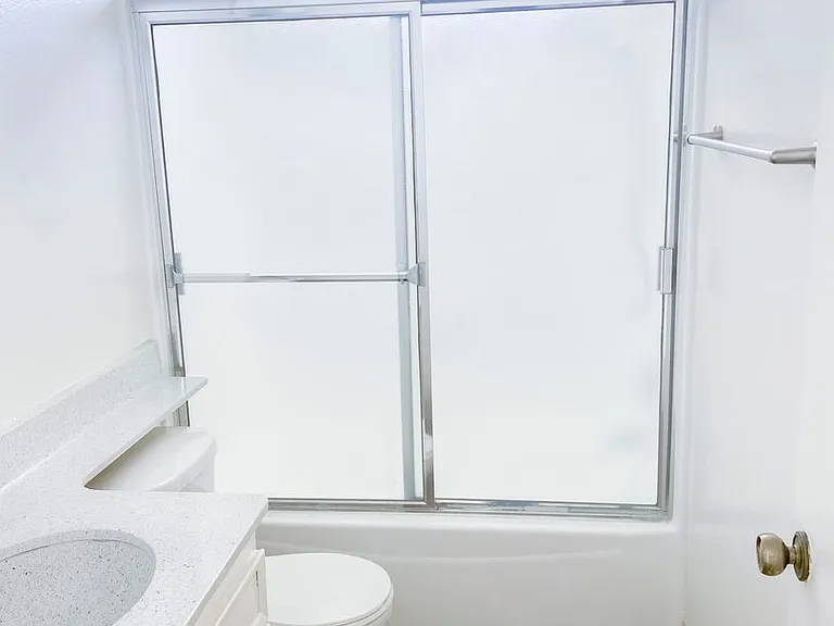 10644 Eastborne Ave — Photo 11