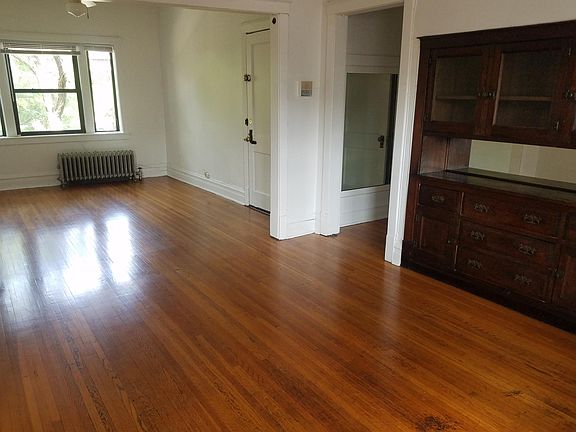 5th image of 903 W Diversey Ave