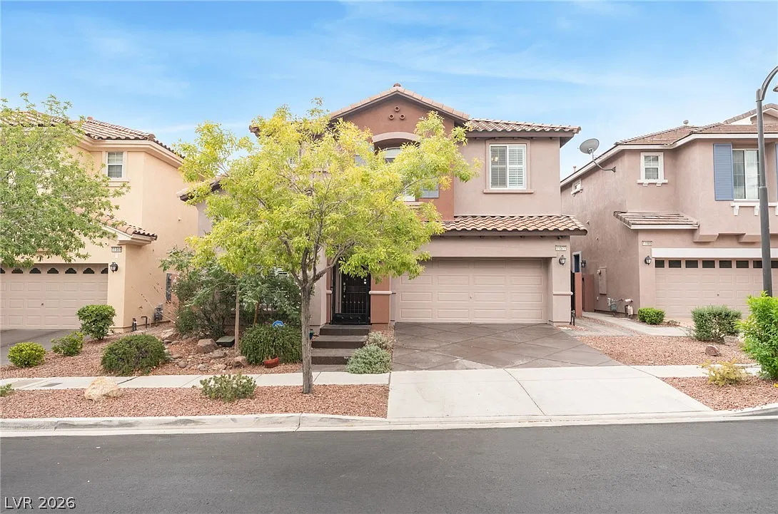 3 bed, 3.0 bath, 2744 sqft, $3,400 — Photo 1