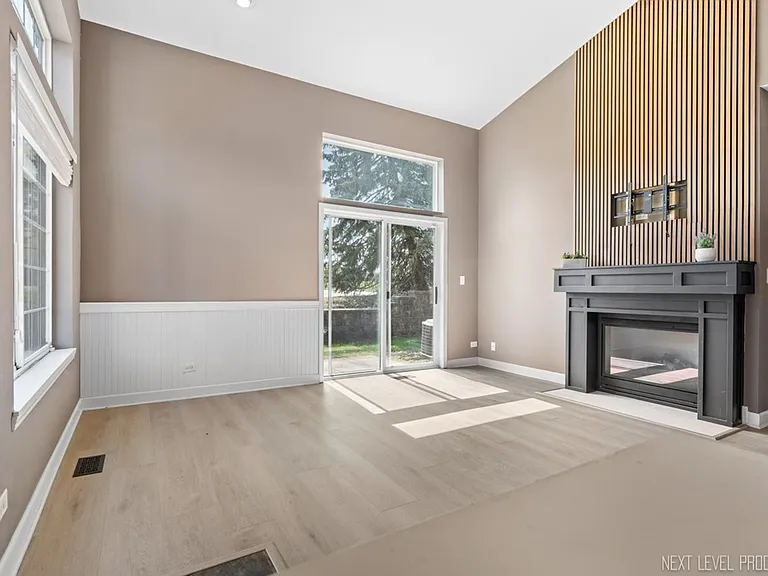 819 Asbury Dr — Photo 3