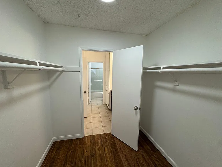 617 N Orange Dr — Photo 21