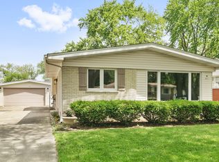 901 N Rainbow Dr, Glenwood, IL 60425