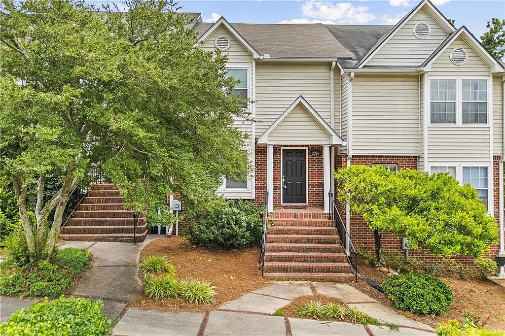 3 bed, 2.5 bath, 1192 sqft, $2,000 — Photo 1