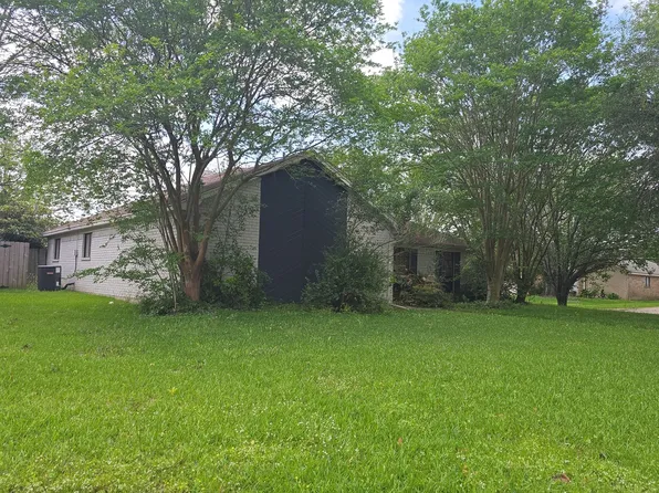 9465 Crossmeadow Dr, Beaumont, TX 77706