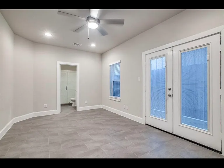 5521 D Larkin — Photo 2