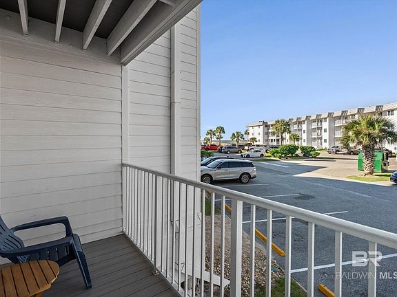 3rd image of 400 Plantation Rd #1111