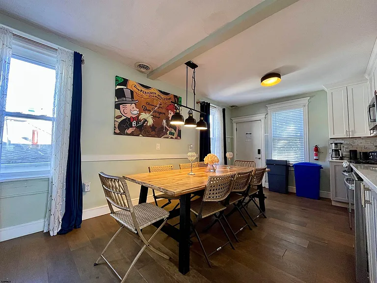 105 N Windsor Ave — Photo 5