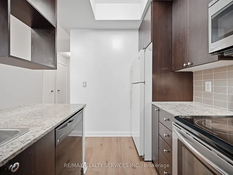 151 Village Green Sq #206 — Photo 11