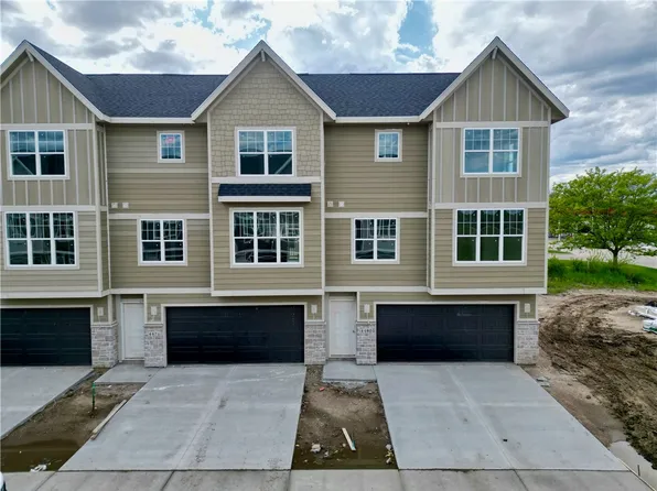4464 154th St, Urbandale, IA 50323