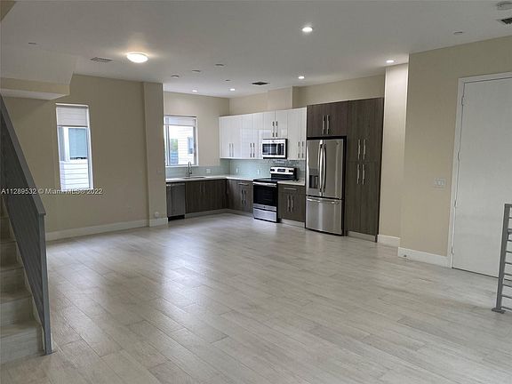 2nd image of 636 NE 12th Ave #636