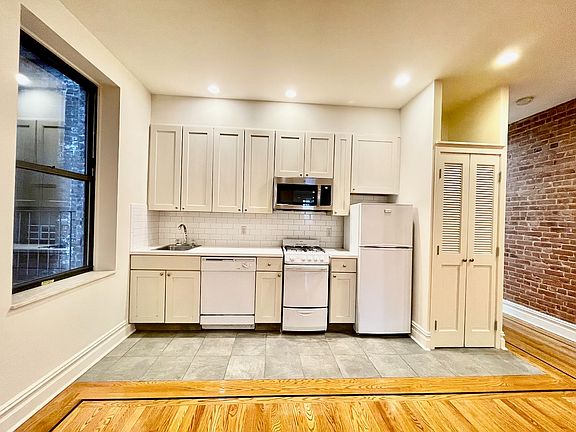 4th image of 127 E 90th St APT 3B