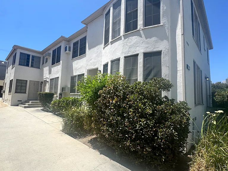 1453 1/2 S Beverly Dr — Photo 3