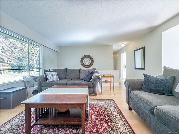 4th image of 2444 Seine Rd