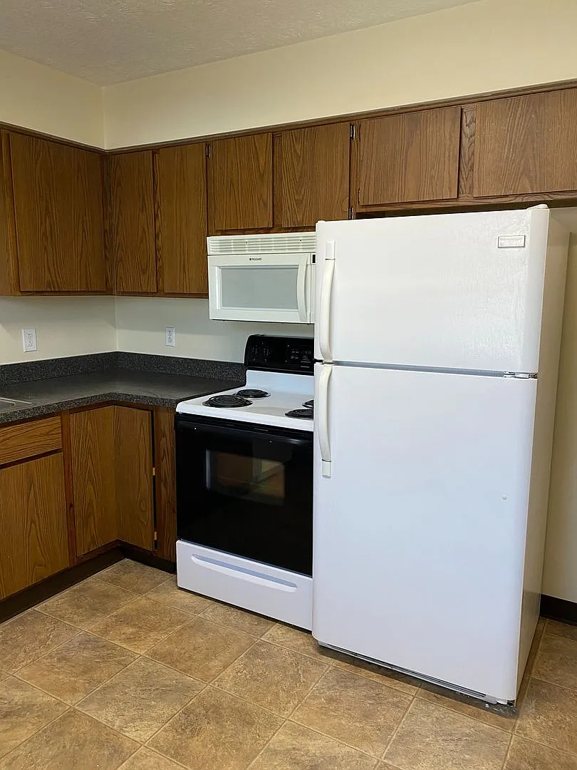 Willow Creek Apartments 1050 — Photo 3