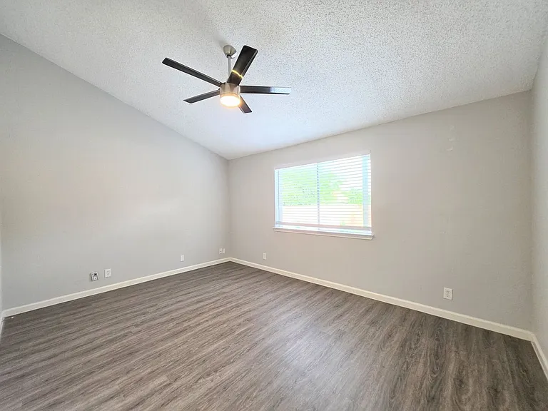 11643 Creston St — Photo 23