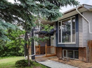 128 SE Pineland Pl NE, Calgary, AB T1Y 3K2