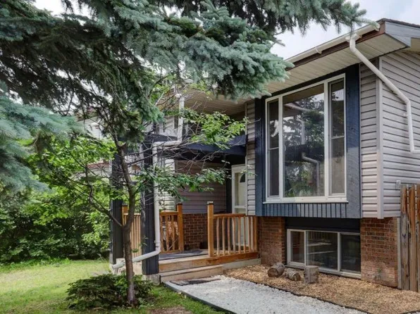 128 SE Pineland Pl NE, Calgary, AB T1Y 3K2