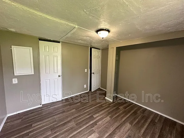 8086 Heck Dr #1A — Photo 16