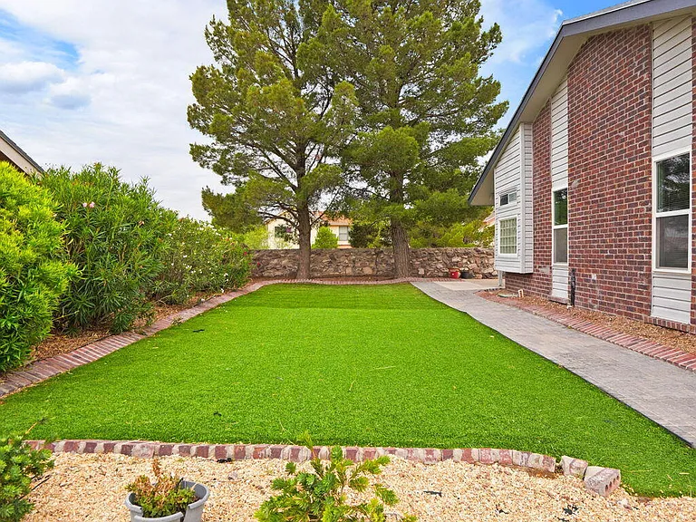 7609 Medano Dr — Photo 45