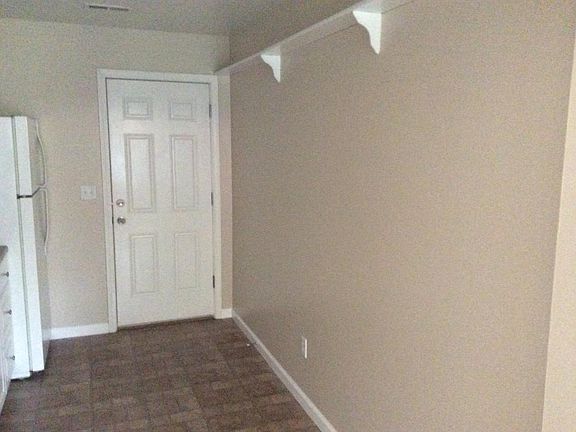 Kitchen(rear) entrance