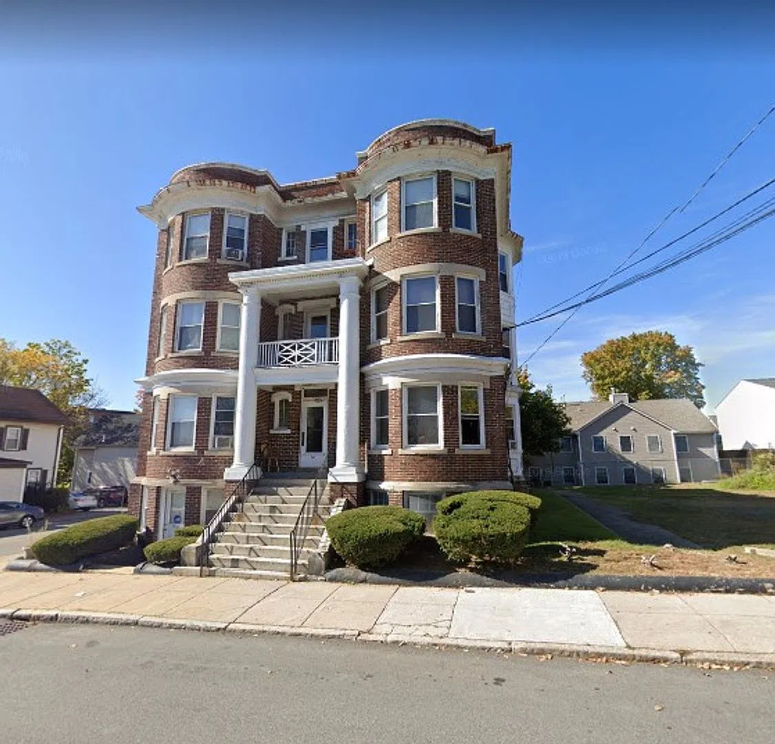 90 Emerson St — Photo 1