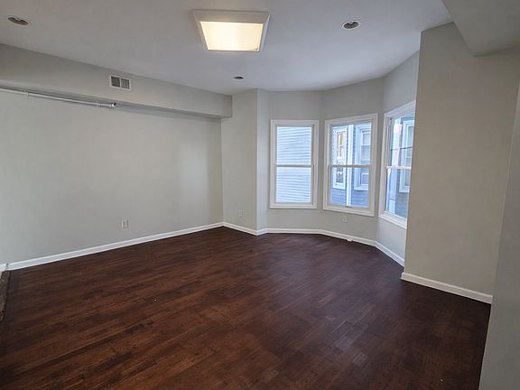 3rd image of 109 N Maple Ave #1
