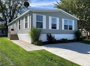 6 Applegate Dr, Hamlin, NY 14464