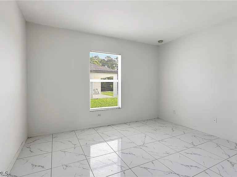 1403 Curtis Ave S — Photo 25
