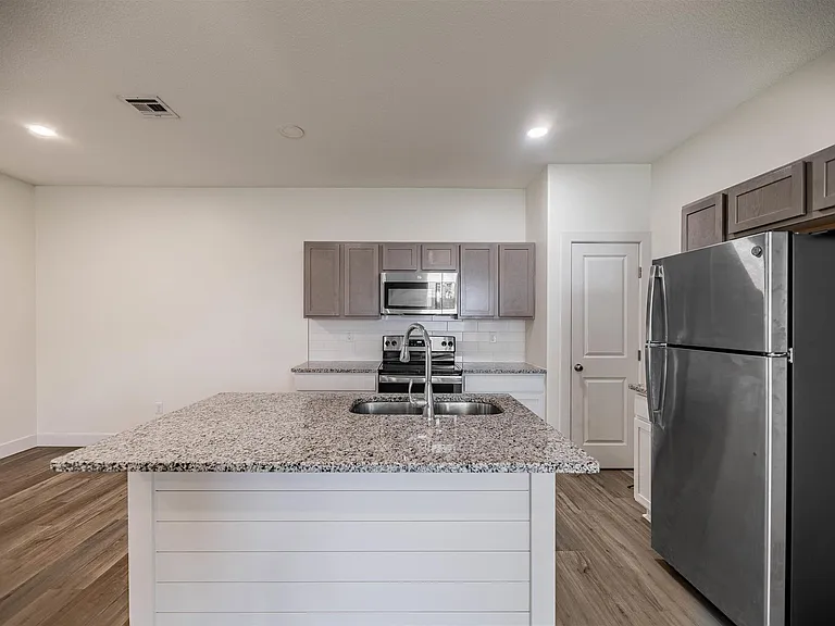 5748 E Bristol St #5748 — Photo 3