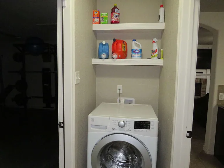 9805 Kaitlyn Dr — Photo 26