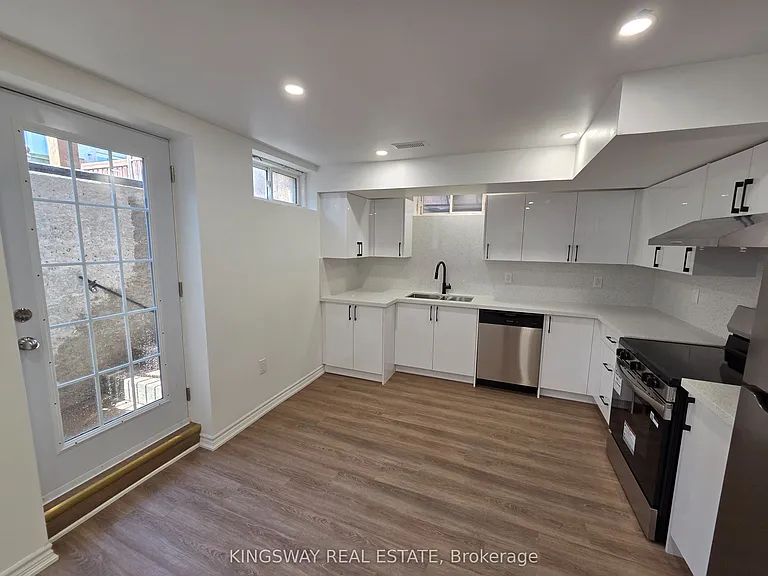 839 Miltonbrook Cres #BASEMENT — Photo 1