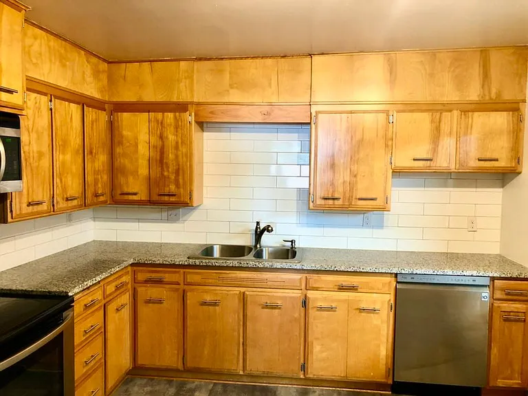 815 6th Ave #1 — Photo 11