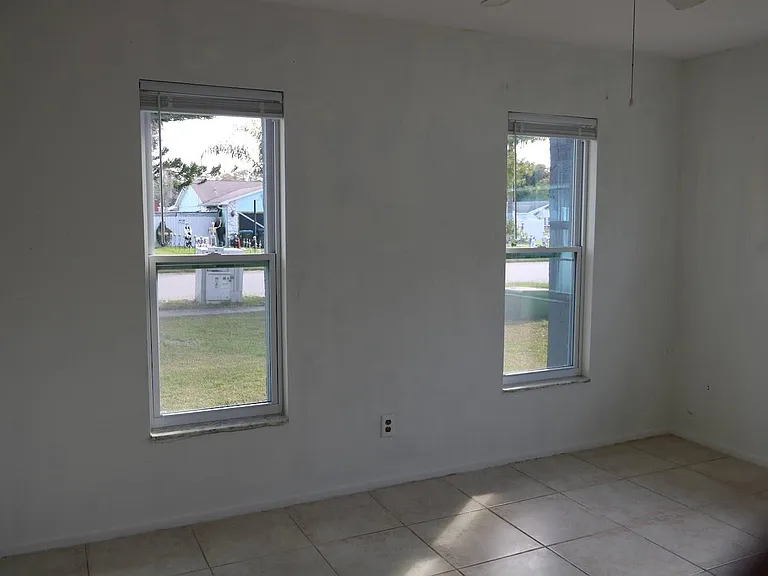 408 Riverwoods Cir — Photo 10