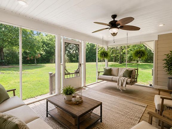 3rd image of 1310 Carlis Ln