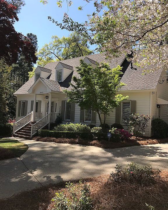 Front yard with driveway