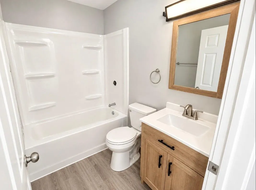 2 bed, 900 sqft, $1,200 — Photo 2