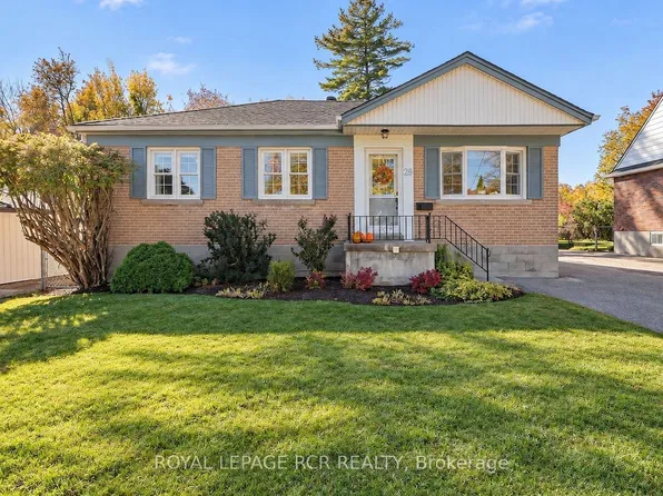 26 Newton St, Barrie, ON L4M 3N3