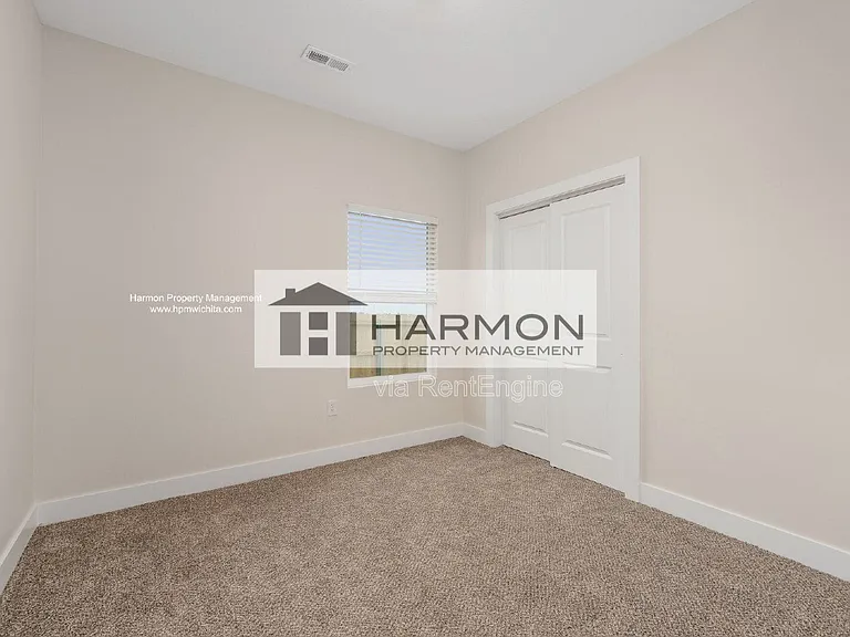 2102 N Reece Rd — Photo 13
