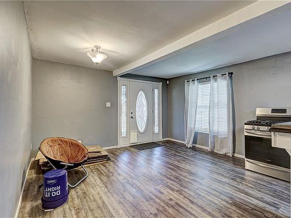 4th image of 728 SE 40th St