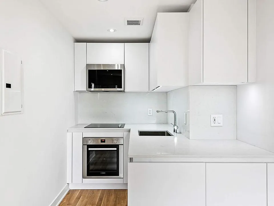 327 Chisholm Ave