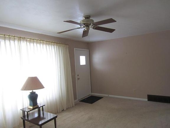 3rd image of 176 Lois Dr