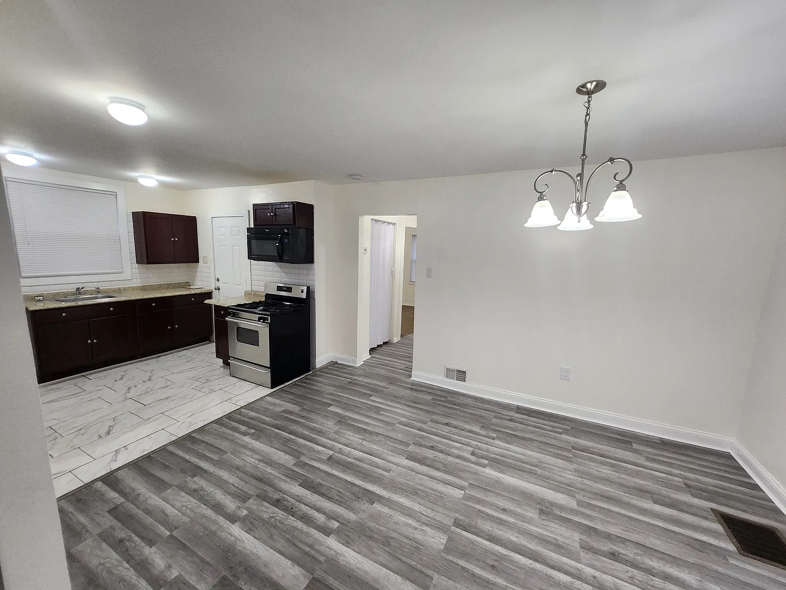 2 bed, $1,300 — Photo 4
