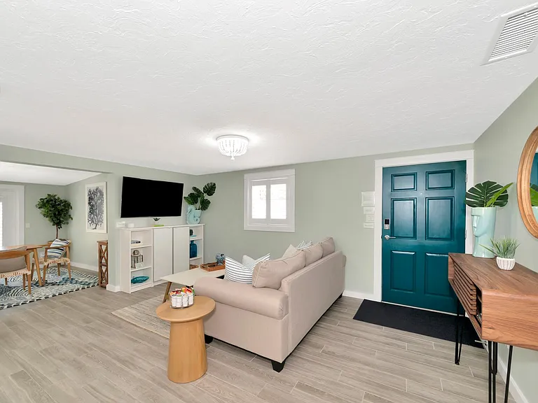 1807 Ivanhoe St #1807 — Photo 9
