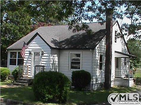 2nd image of 121 Pacific Ave