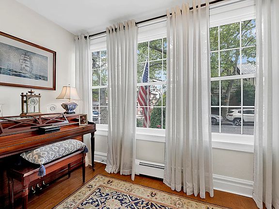 3rd image of 90 Mackay Pl