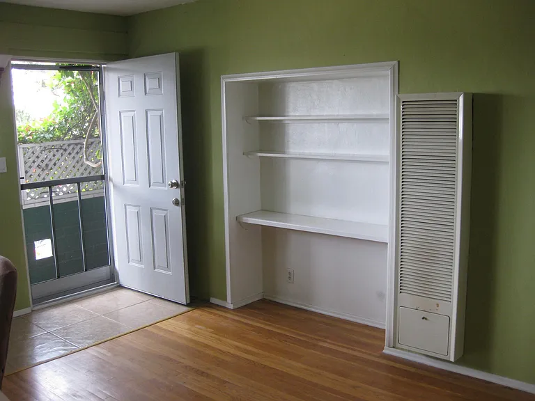 324 W Washington St #3 — Photo 2