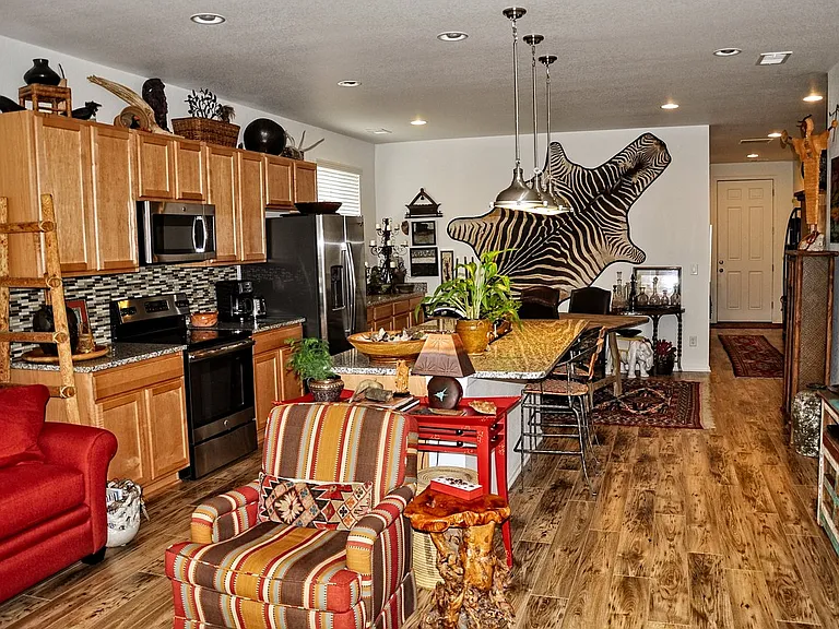 1584 Sorenson Dr — Photo 4