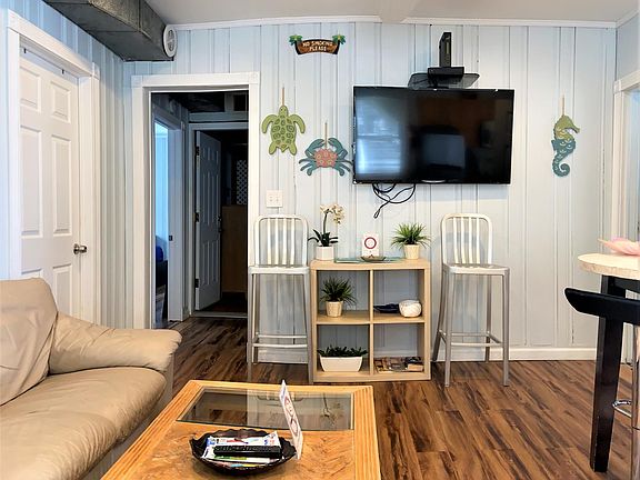 4th image of 5 Blaine Ave #3